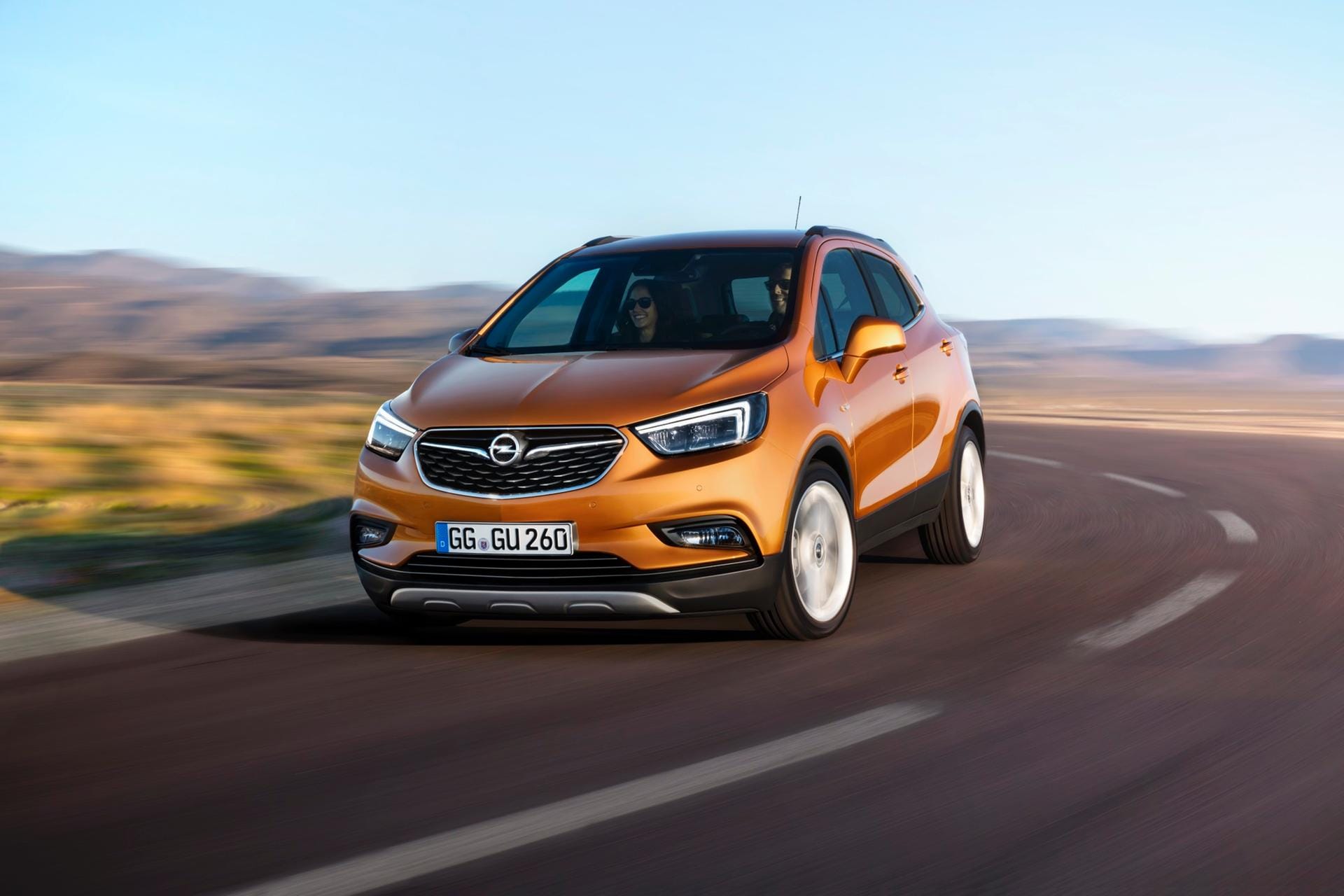 Mit Opel OnStar ist WLAN an Bord. Mit IntelliLink sind Apple CarPlay und Android Auto im Mokka verfügbar.