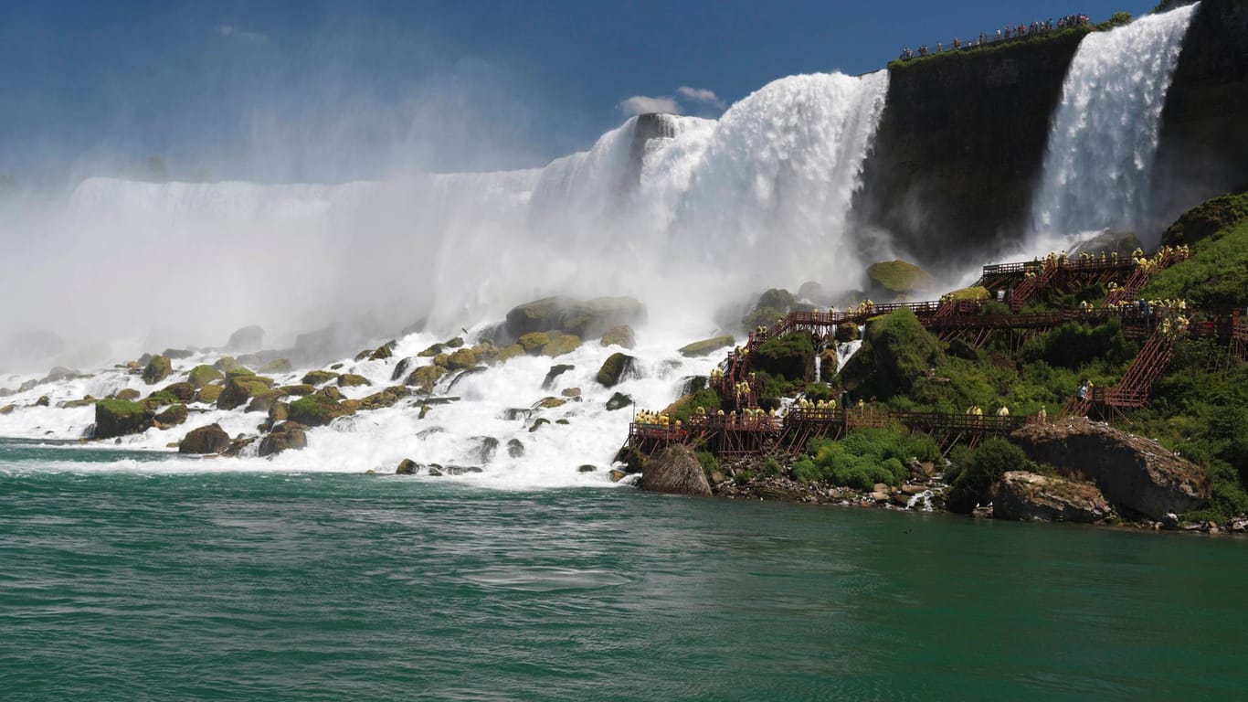 Die "American Falls" sind der kleinere Teil der Niagara-Fälle - aber immer noch sehr beeindruckend.