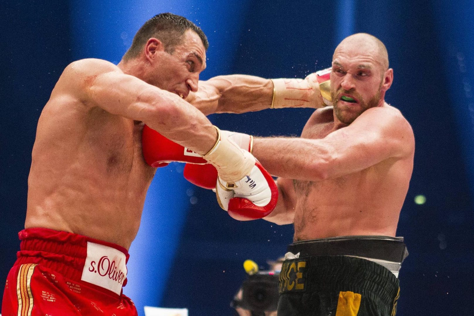 Solche Szenen zwischen Tyson Fury (re.) und Wladimir Klitschko würde ein Scheich aus Dubai am liebsten mit seinen reichen Gästen teilen.