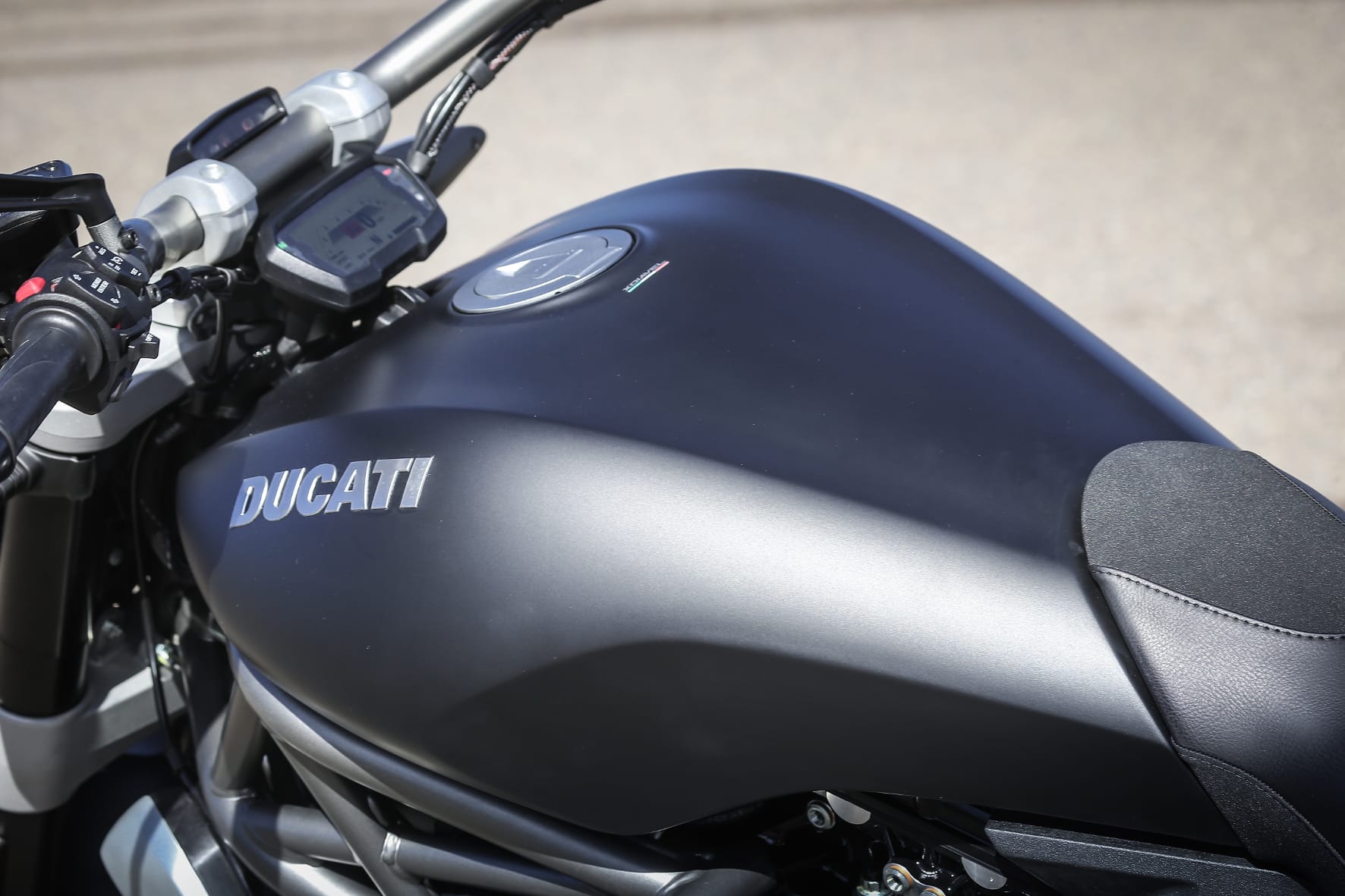 Minimalistisch und digital: das Anzeige-Instrument der Ducati XDiavel.