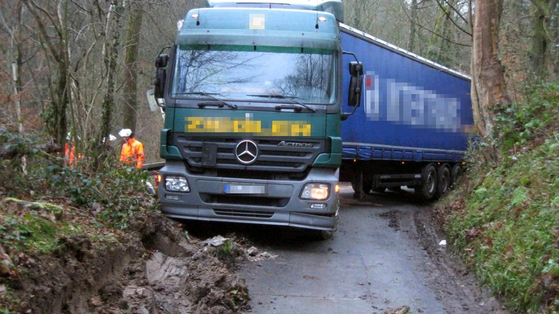 Diesen Ausflug in ein Waldstück in Hagen wird ein Lkw-Fahrer so schnell wohl nicht vergessen.