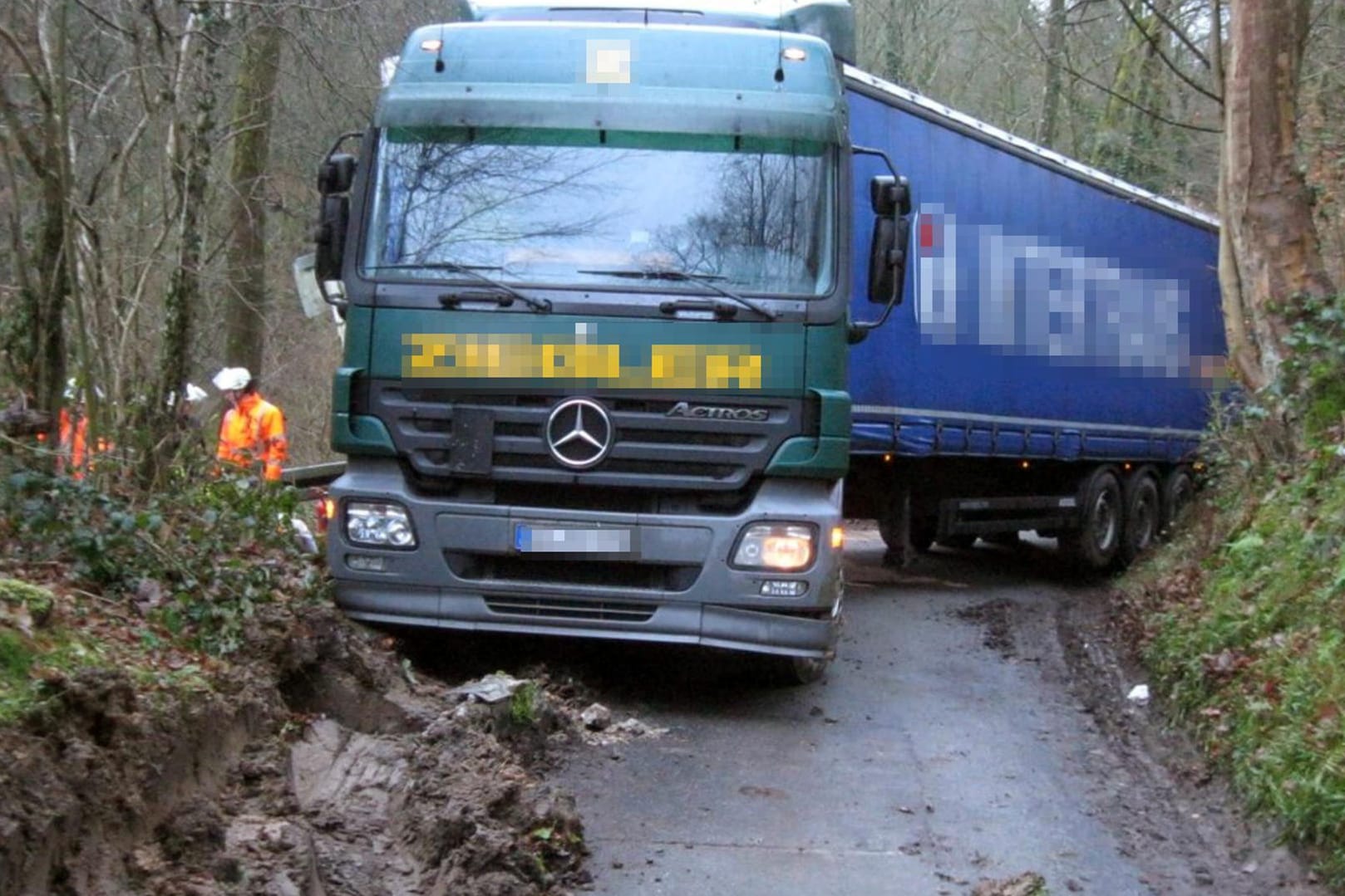 Diesen Ausflug in ein Waldstück in Hagen wird ein Lkw-Fahrer so schnell wohl nicht vergessen.