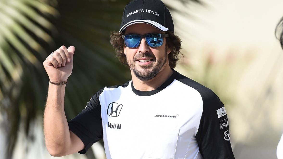 Daumen hoch: Fernando Alonso gewann mit Renault 2005 und 2006 den WM-Titel. Daumen hoch: Fernando Alonso gewann mit Renault 2005 und 2006 den WM-Titel.