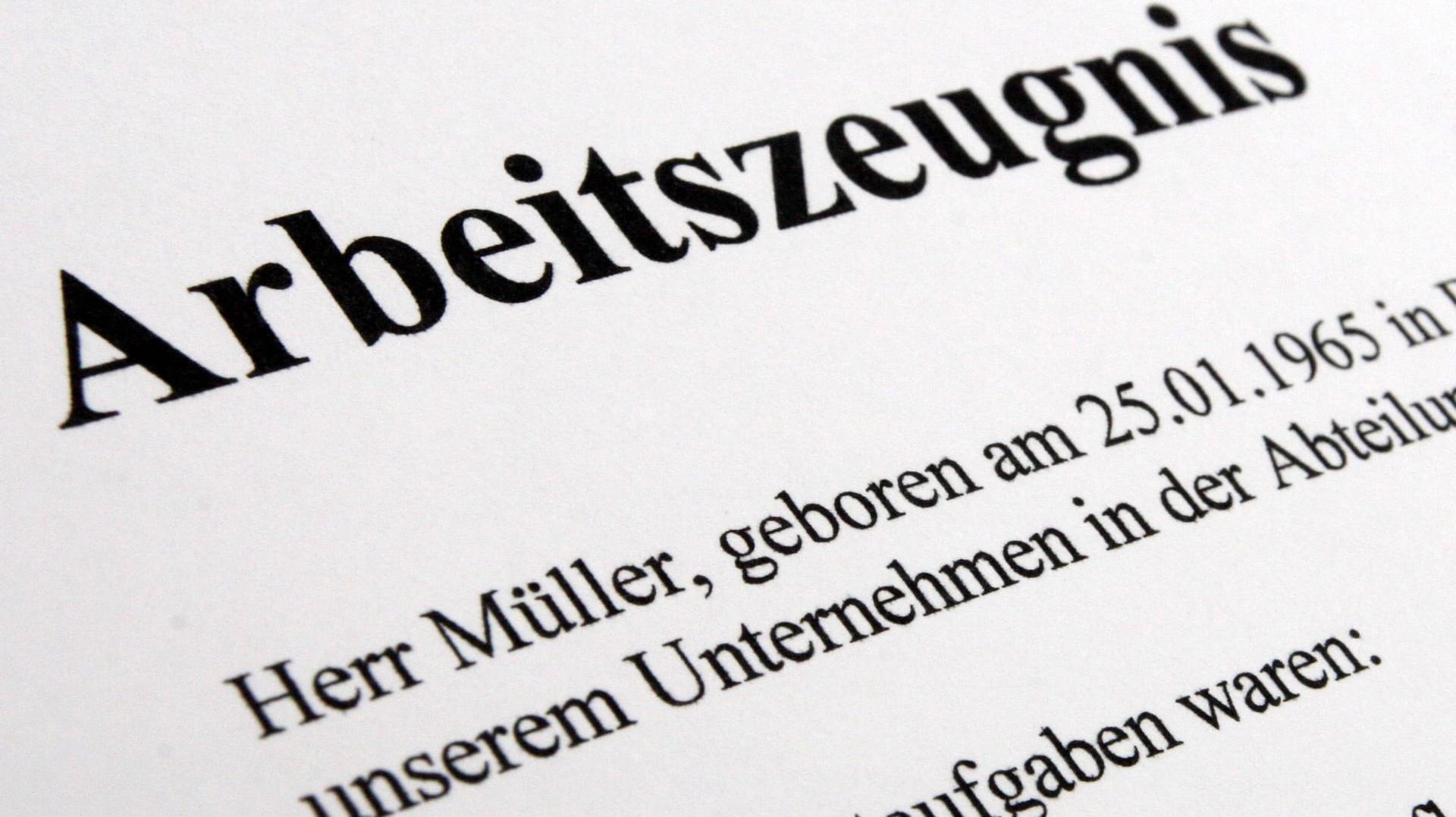 Zeugnis vom Arbeitgeber: Im Arbeitszeugnis kommt es genau auf die Formulierung an.