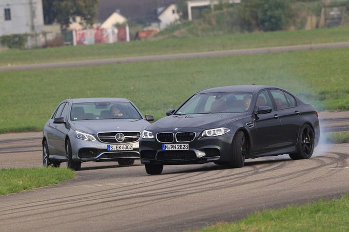 Das Competition-Paket beschert dem BMW M5 15 Mehr-PS sowie 20-Zoll- Bereifung. Reicht das, um gegen den Mercedes-AMG E 63 S mit 585 PS und Allradantrieb zu bestehen?