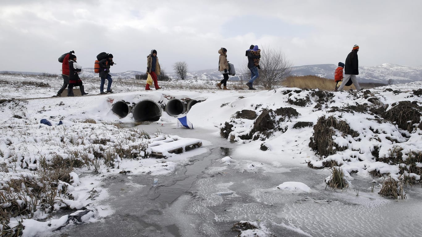 Flüchtlinge im verschneiten Serbien im Januar. (Symbolbild)