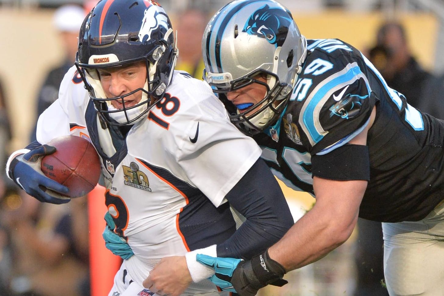 Denver-Superstar Peyton Manning (links), hier im Zweikampf mit Carolinas Luke Kuechly, konnte nur phasenweise überzeugen.