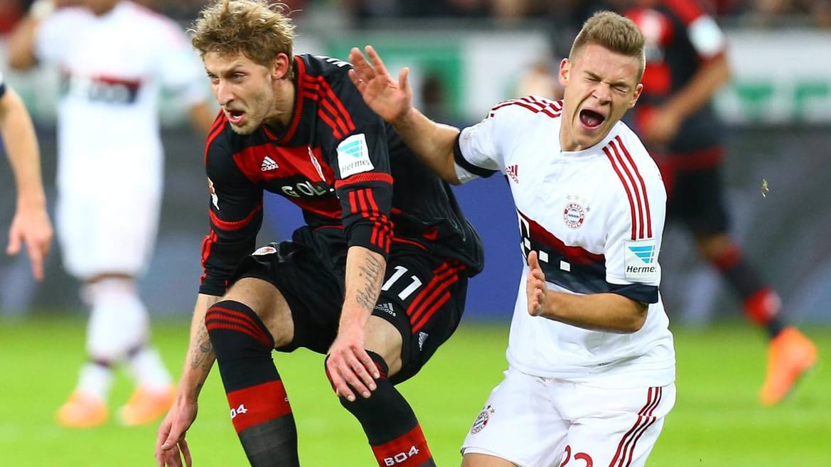 Hartes Foul? Stefan Kießling (links) im Zweikampf mit Joshua Kimmich.