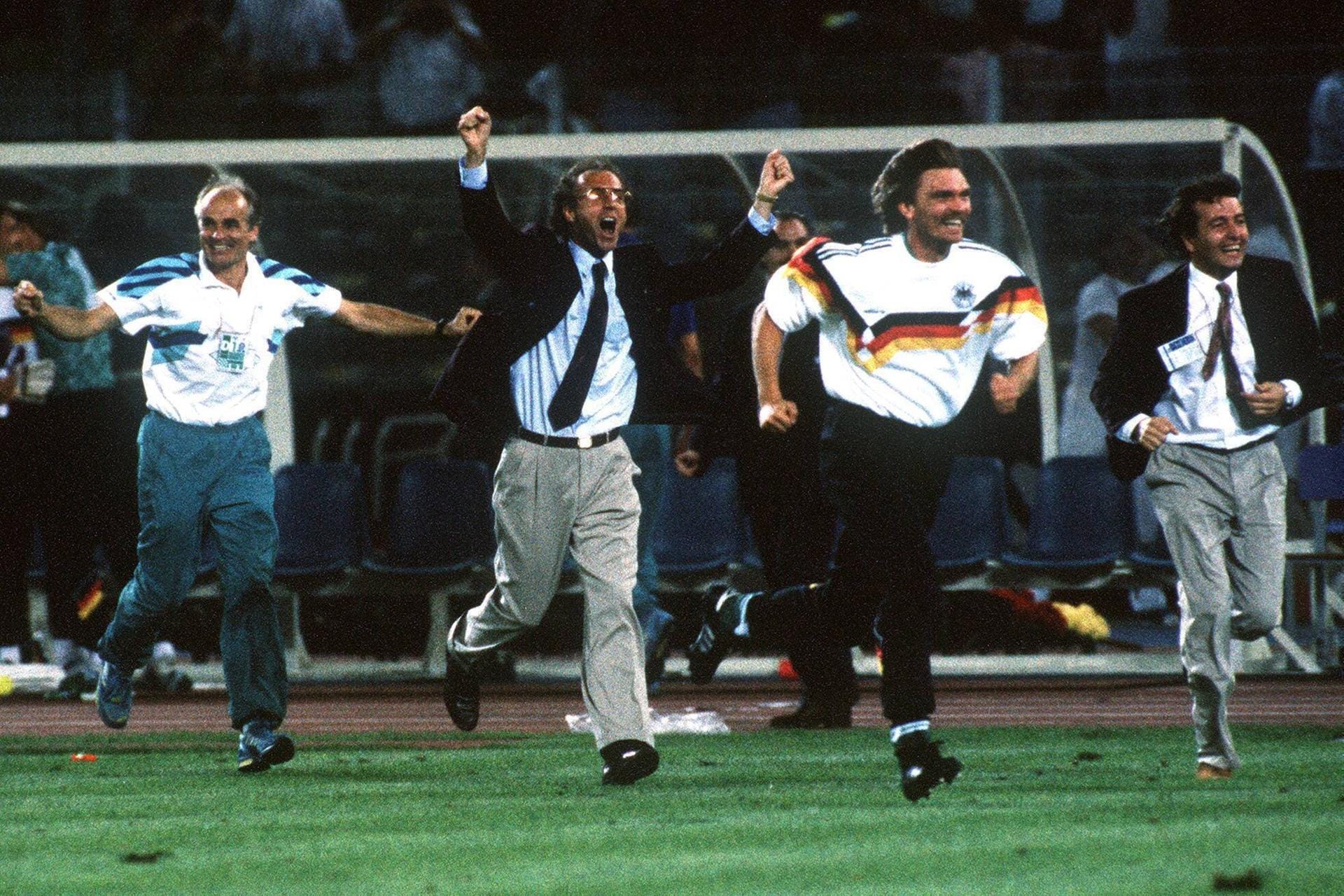 Paul Steiner (2.von rechts): Bei der WM schon 33, beendete seine Karriere kurz danach. Von 1997 bis 2008 für die Videoanalyse bei Bayer Leverkusen tätig, danach drei Jahre in selber Funktion beim 1. FC Köln.
