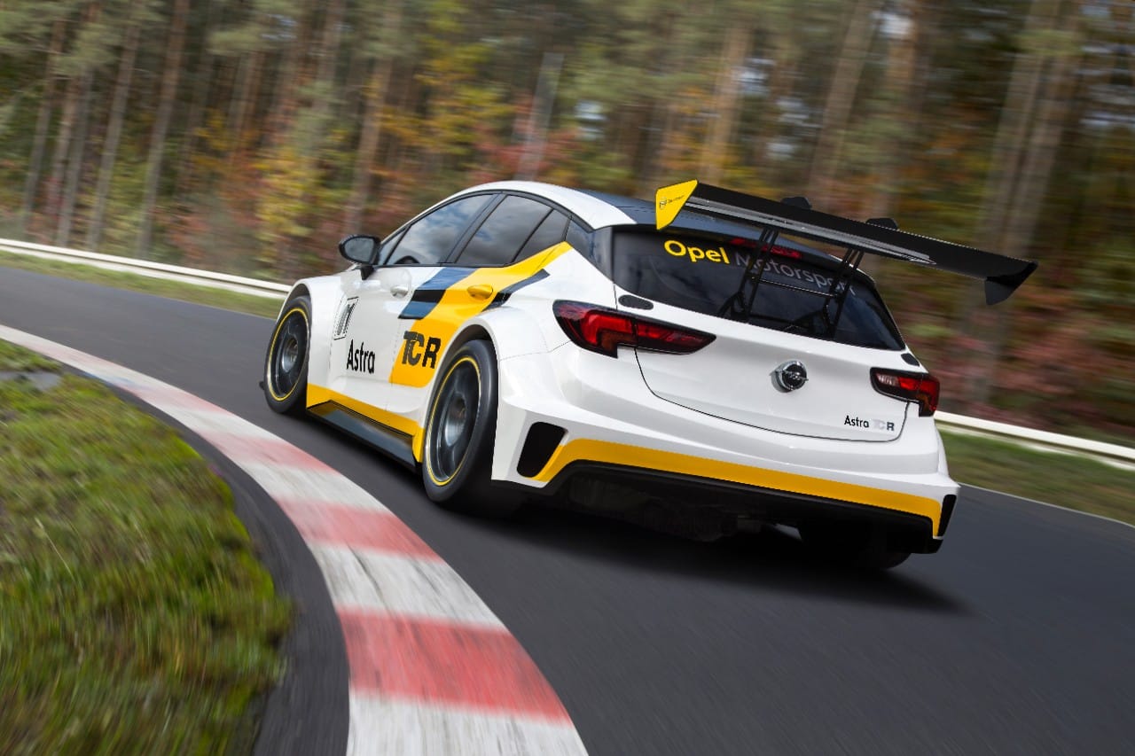 Neuer Renntourenwagen Opel Astra TCR: 330 PS und 420 Newtonmeter starker Zweiliter-Turbomotor. Die Kraft wird über ein sequenzielles Getriebe an die Vorderräder geleitet.