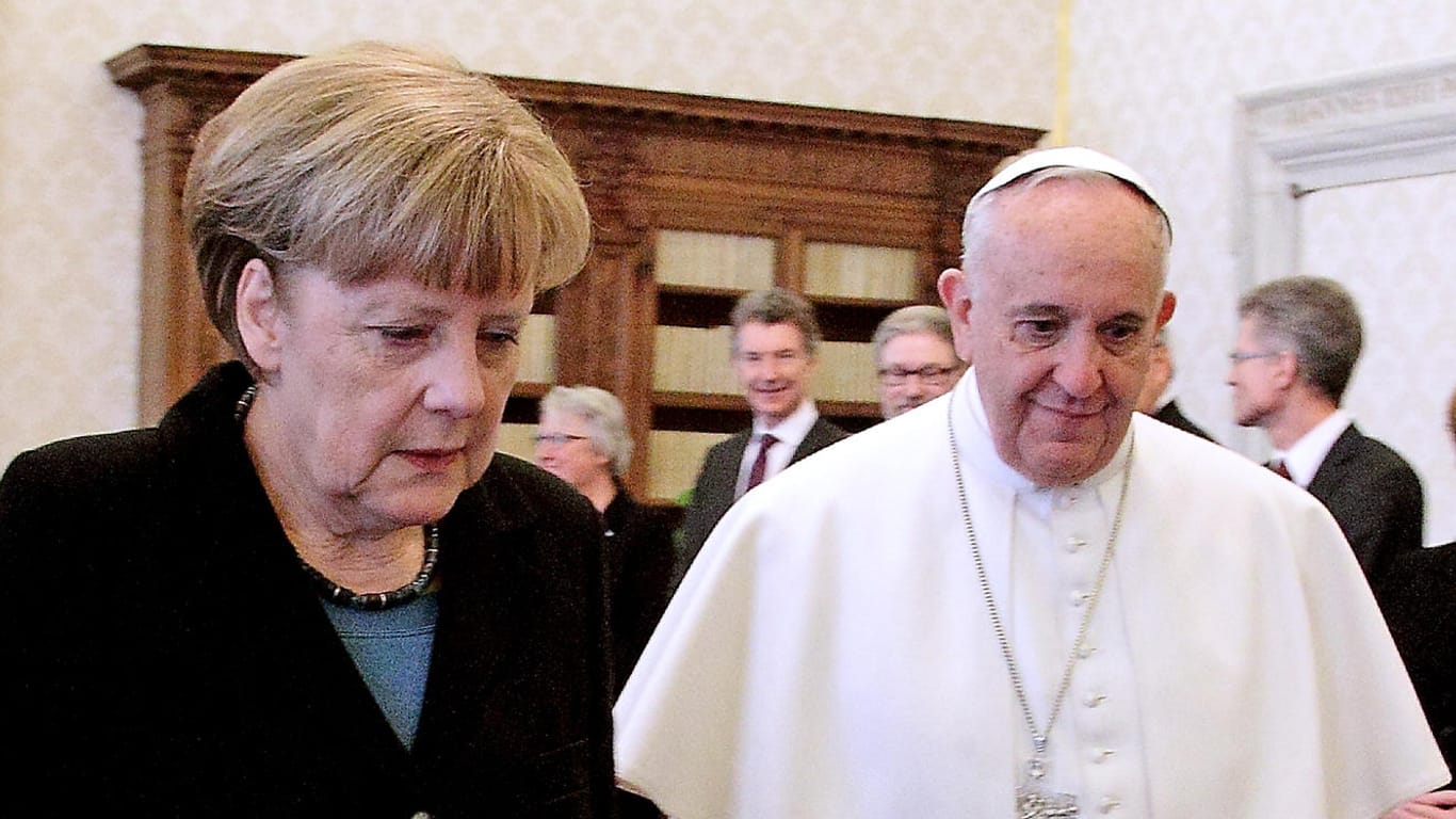 Hat Merkel den Papst angerufen?