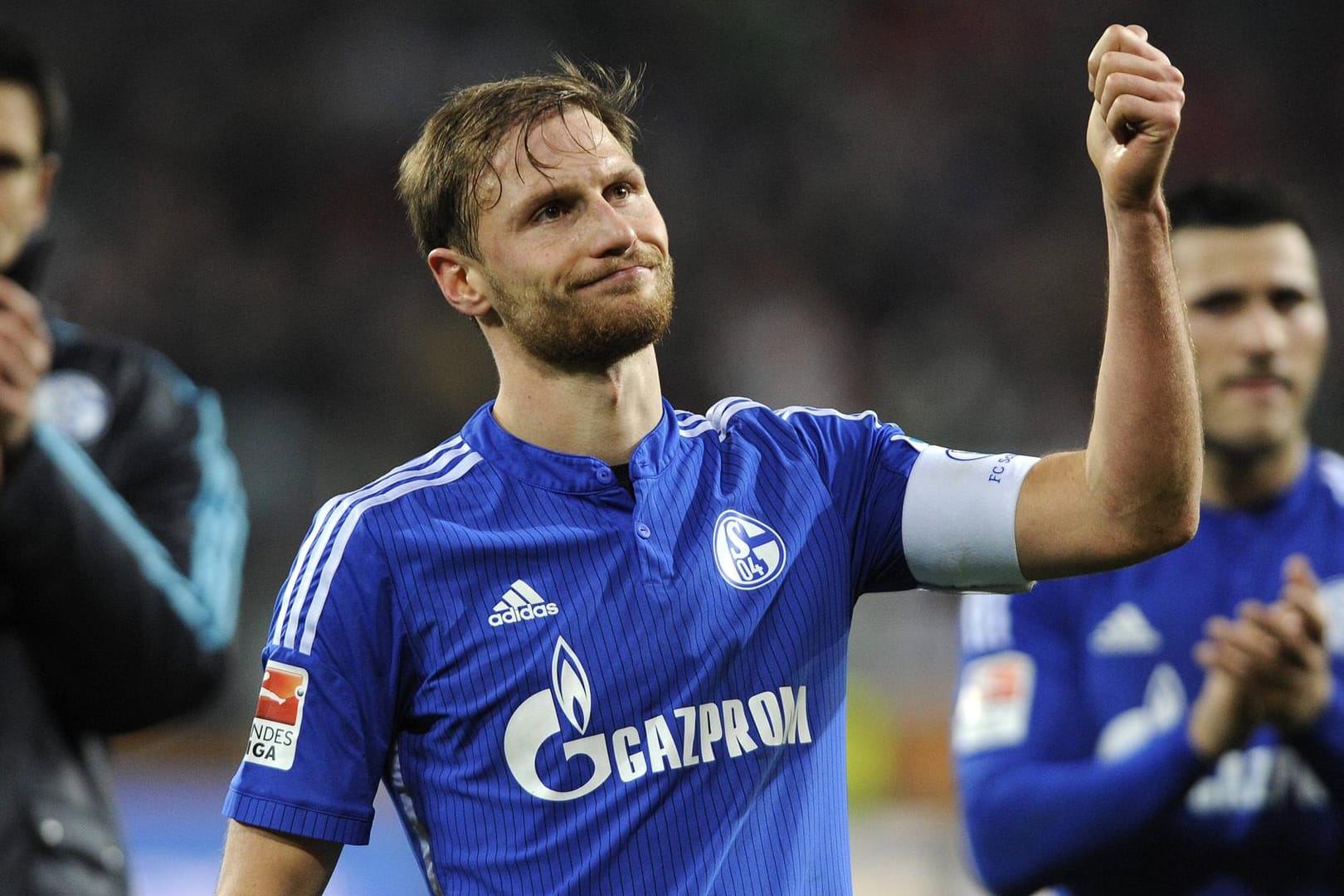 Schalkes Kapitän Höwedes bleibt dem Verein treu.