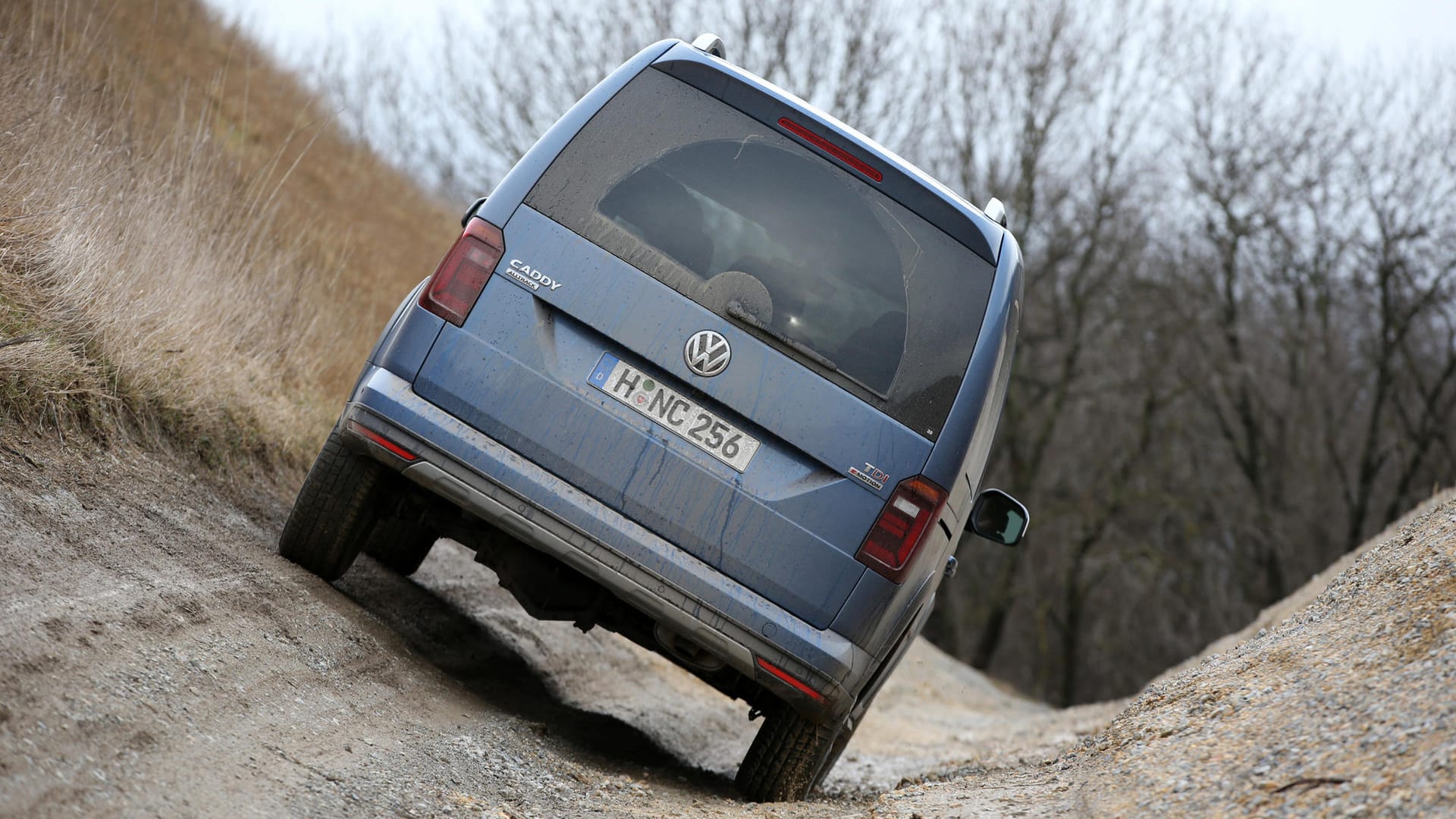 Auch in der Schräge lässt sich der VW nicht aus der Ruhe bringen.