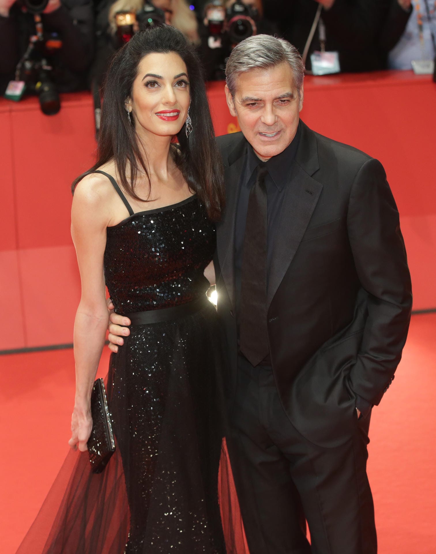 George Clooney ist der Star der Hollywood-Satire "Hail, Caesar!", die auf der 66. Berlinale als Eröffnungsfilm Premiere feierte. Clooney kam gemeinsam mit seiner Frau Amal.