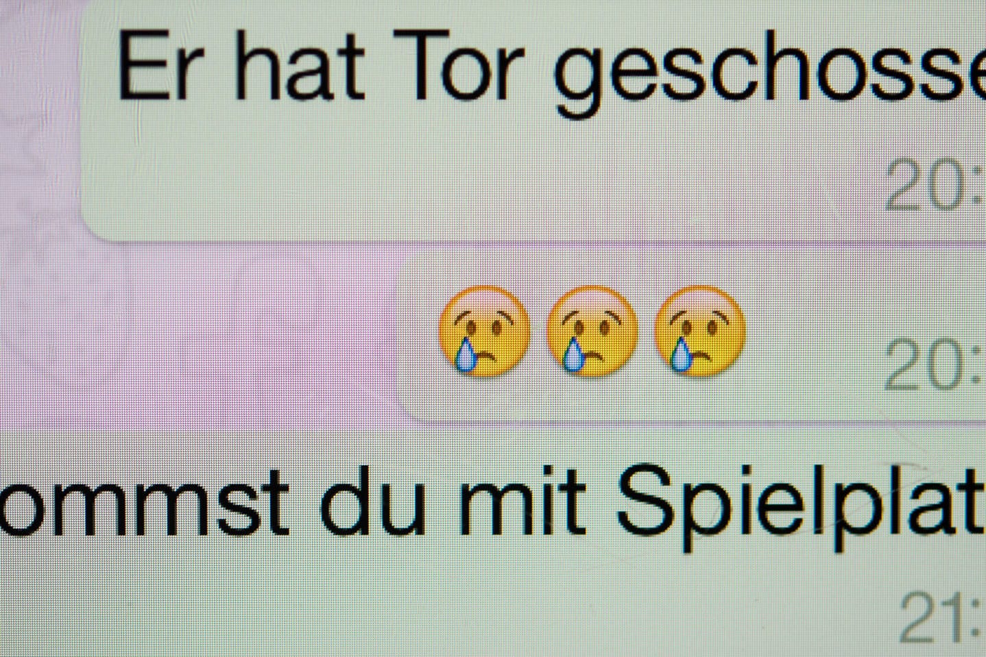 Sprache: Bloß nicht mit sprachlichen Feinheiten aufhalten: ein typischer WhatsApp-Dialog.