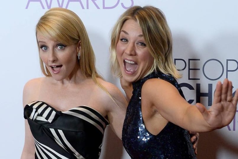 The Big Bang Theory: Eine dieser beiden Damen (Melissa Rauch und Kaley Cuoco, re.) bekommt in der Serie ein Baby.