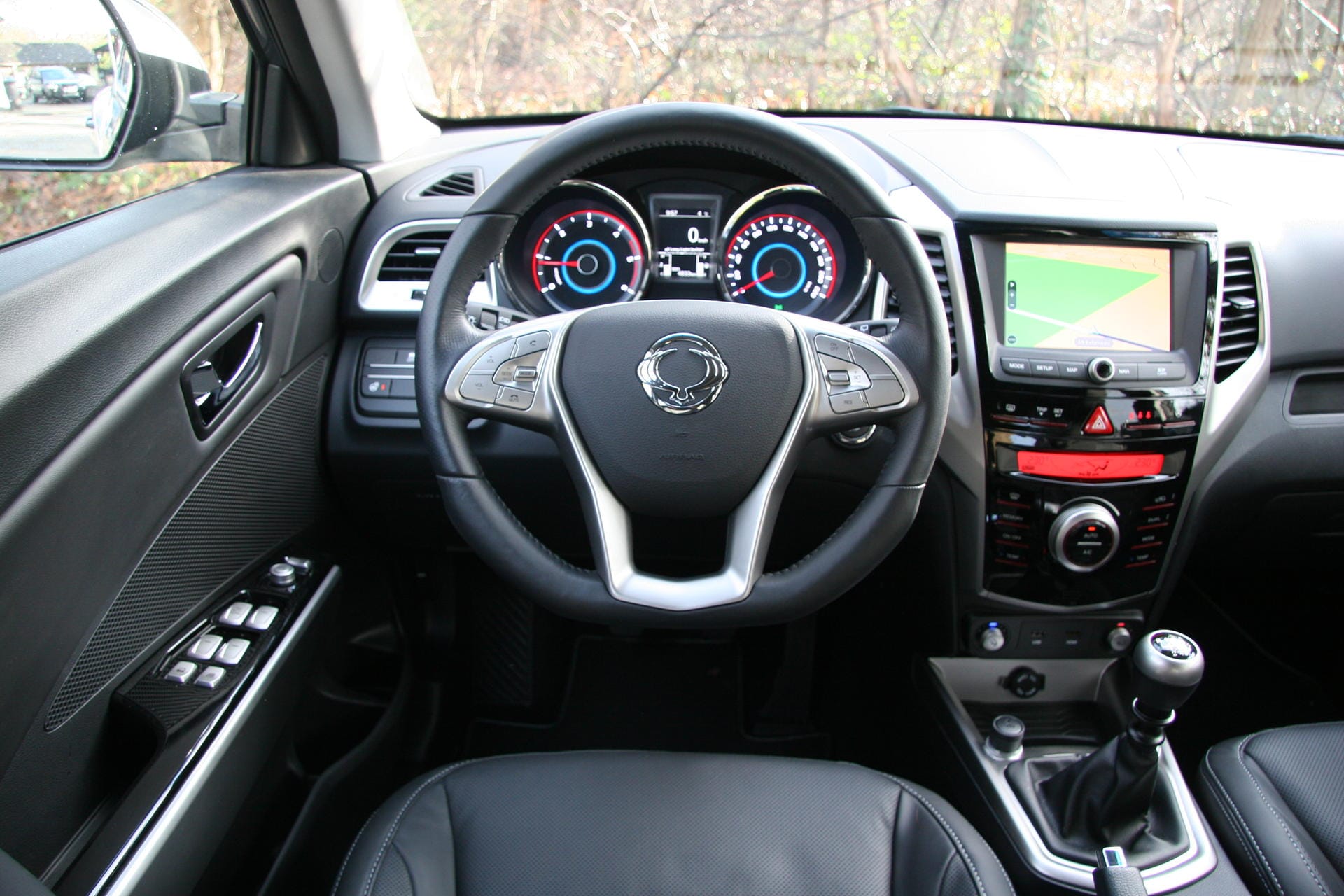 Aufgeräumt und gut verarbeitet zeigt sich der Innenraum des Mini-SUV.