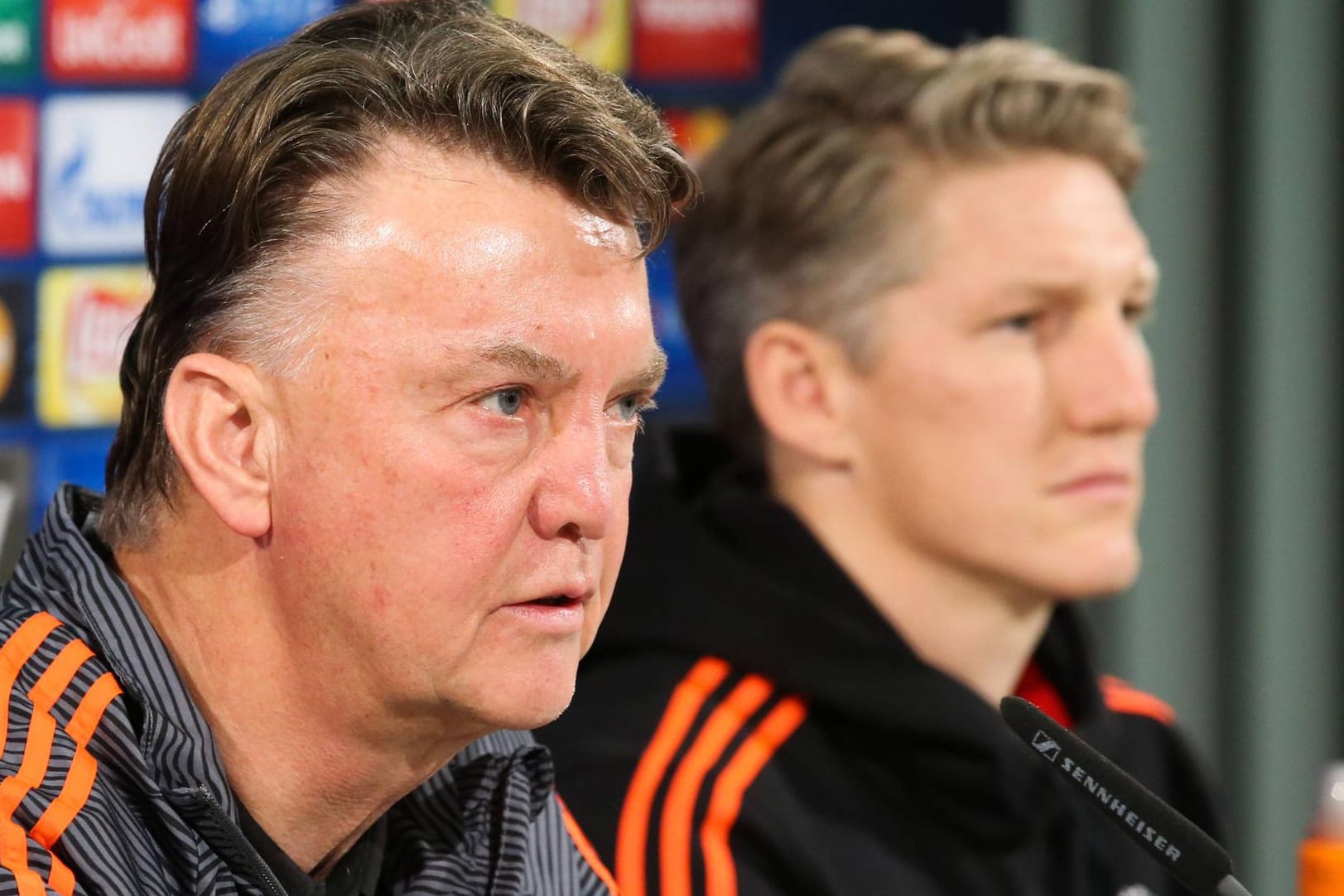 ManUnited-Coach Louis van Gaal (li) hat Bastian Schweinsteiger Urlaub verordnet.