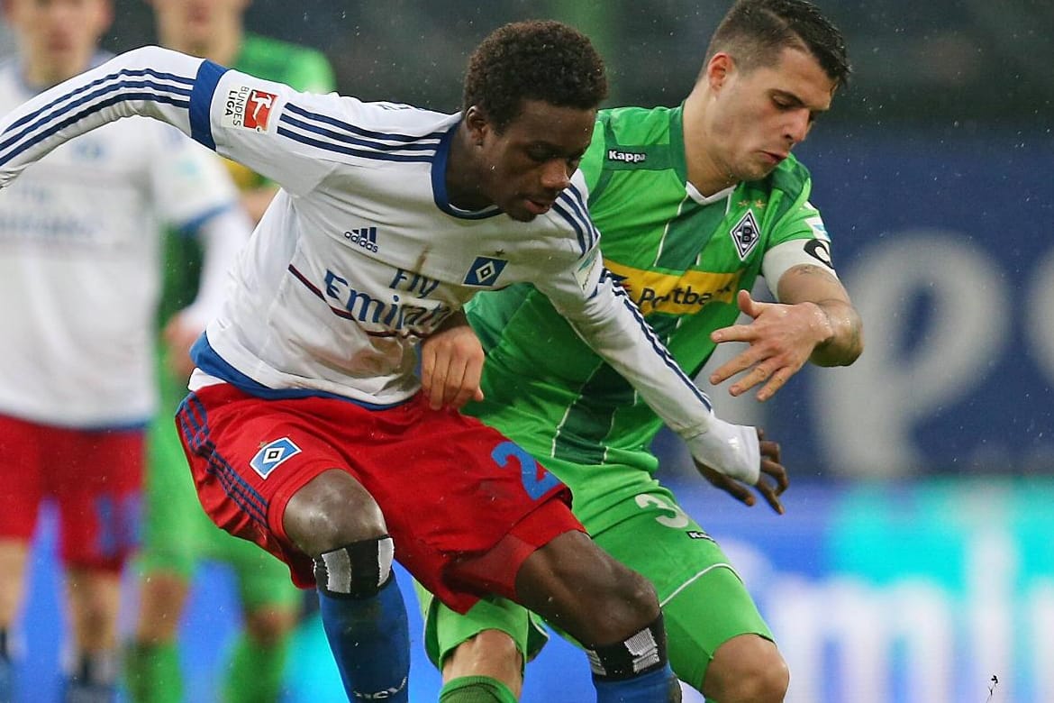 Granit Xhaka (re., gegen Hamburgs Gideon Jung) erwischte keinen guten Tag beim HSV.