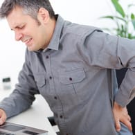 Starke Schmerzmittel sind bei Rückenleiden nicht immer notwendig.