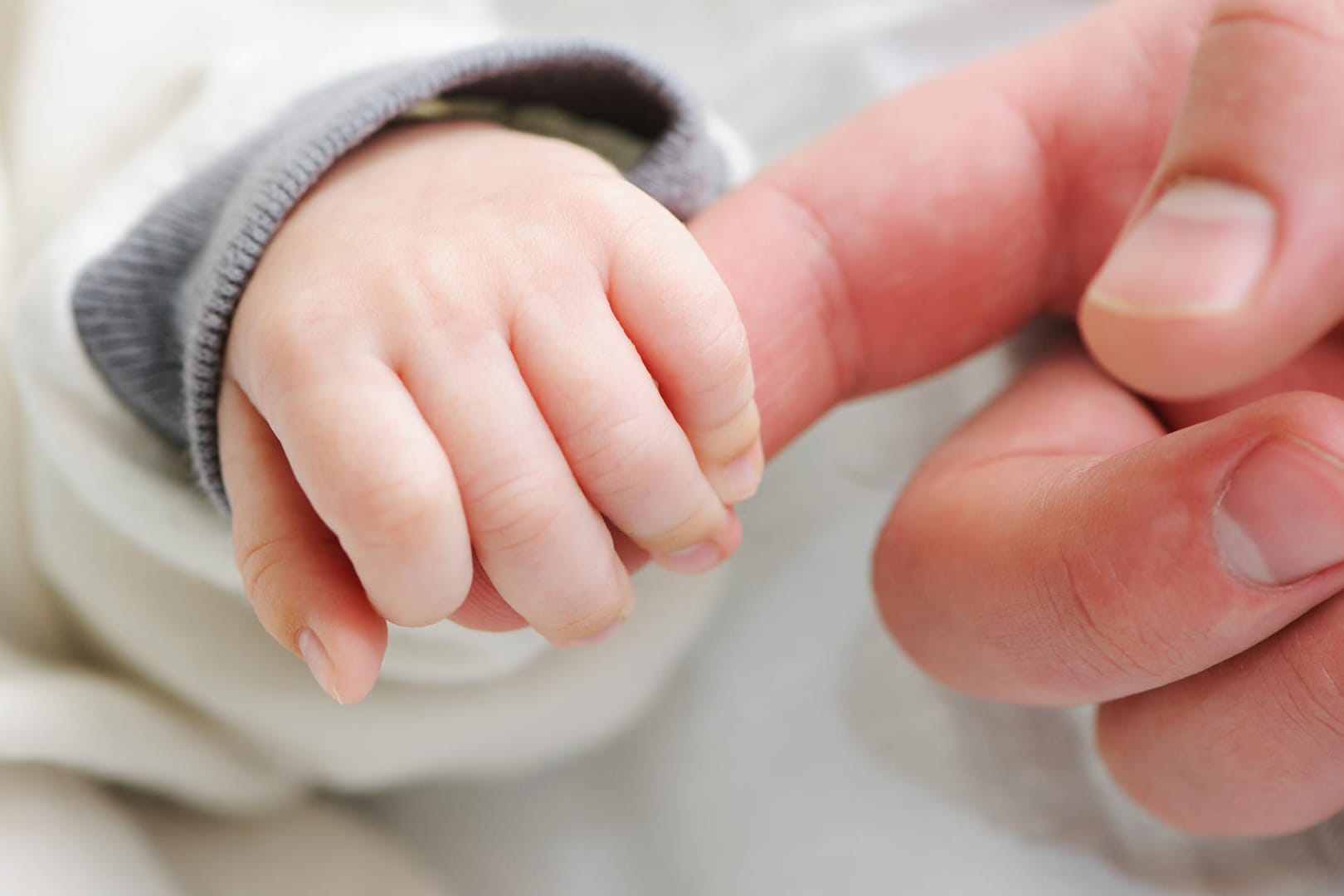 Eltern fällt es nicht leicht, ihr Kind in Kurzzeitpflege abzugeben - besonders, wenn es sich um ein Baby handelt.