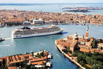 Mit dem Kreuzfahrtschiff nach Venedig zu fahren ist ein unvergessliches Erlebnis.