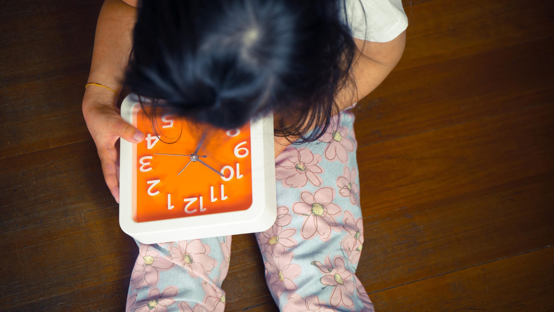 Erst mit sechs oder sieben Jahren lernen Kinder die Uhr zu lesen.