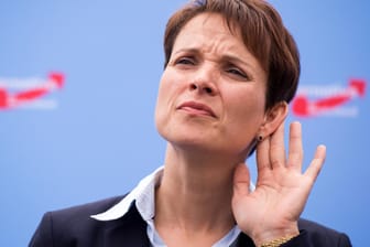Frauke Petry verbucht Günther Oettingers Aussage unter "unappetitliches Kopfkino".