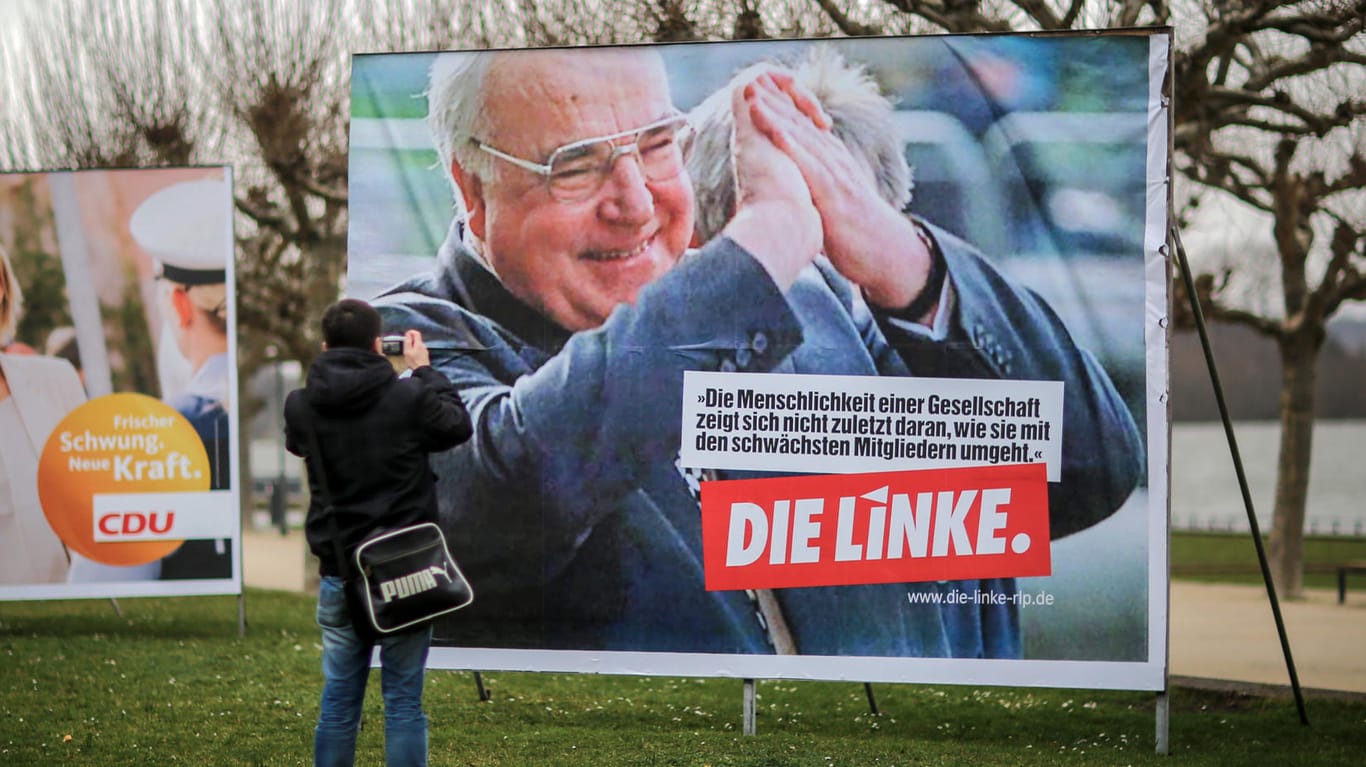 Die Linke wirbt auf Plakaten mit einem Bild von Altkanzler Helmut Kohl.