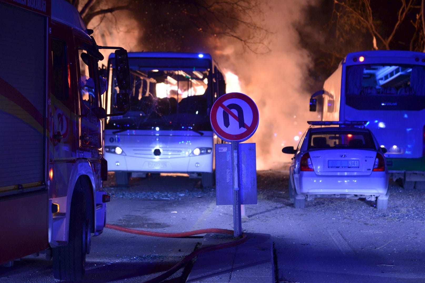 Ein Militärkonvoi mit Bussen war offenbar Ziel des Anschlags in Ankara.