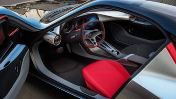 Bitte nehmen Sie doch Platz: So sieht der Opel GT von innen aus.