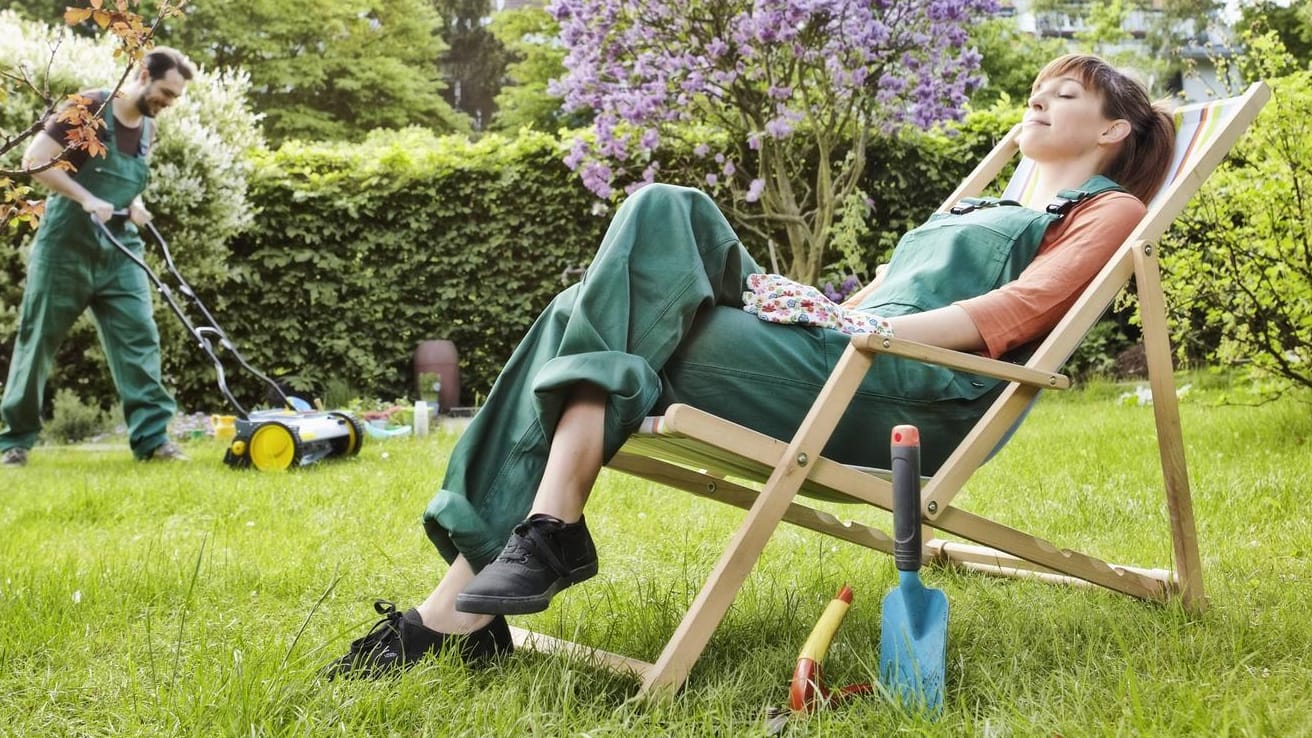 Wer den Garten geschickt anlegt, hat Zeit zum Ausspannen.