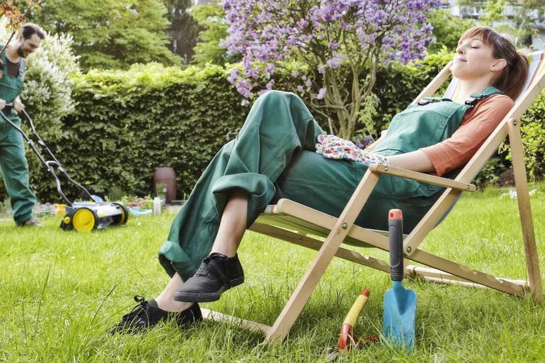 Wer den Garten geschickt anlegt, hat Zeit zum Ausspannen.