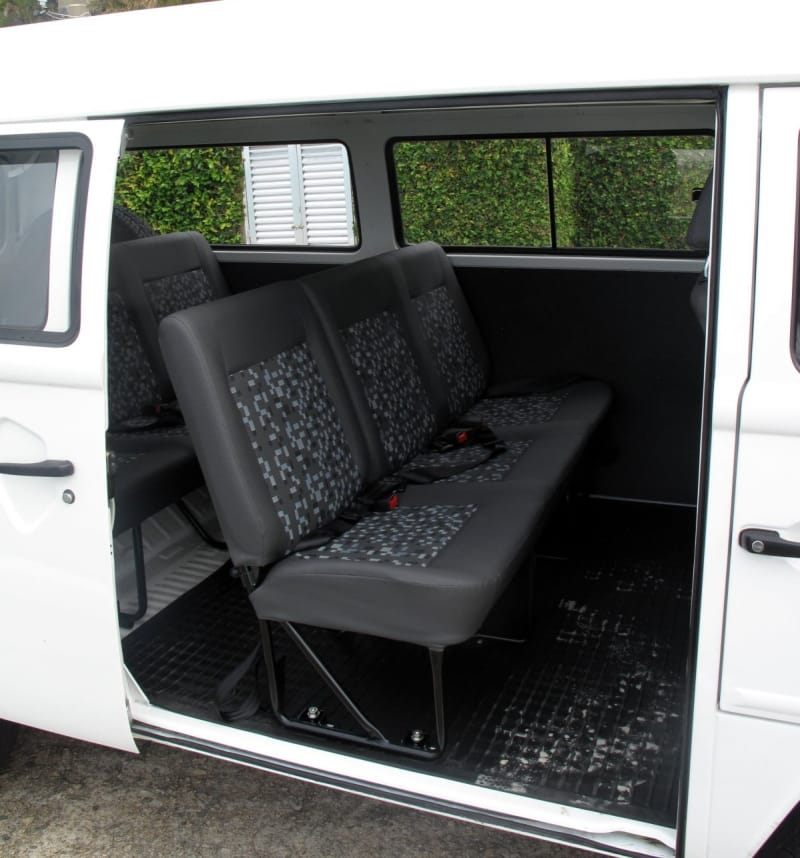 Der graue Sitzbezug mit Testbildmuster findet sich auch auf den beiden Sitzbänken hinten wieder.