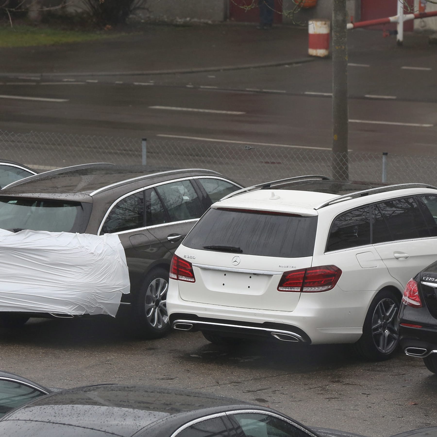 Mercedes E-Klasse T-Modell (W213): Erlkönig fast ohne Tarnung erwischt