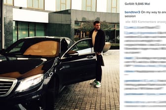 Nicklas Bendtner posiert mit einem Mercedes.