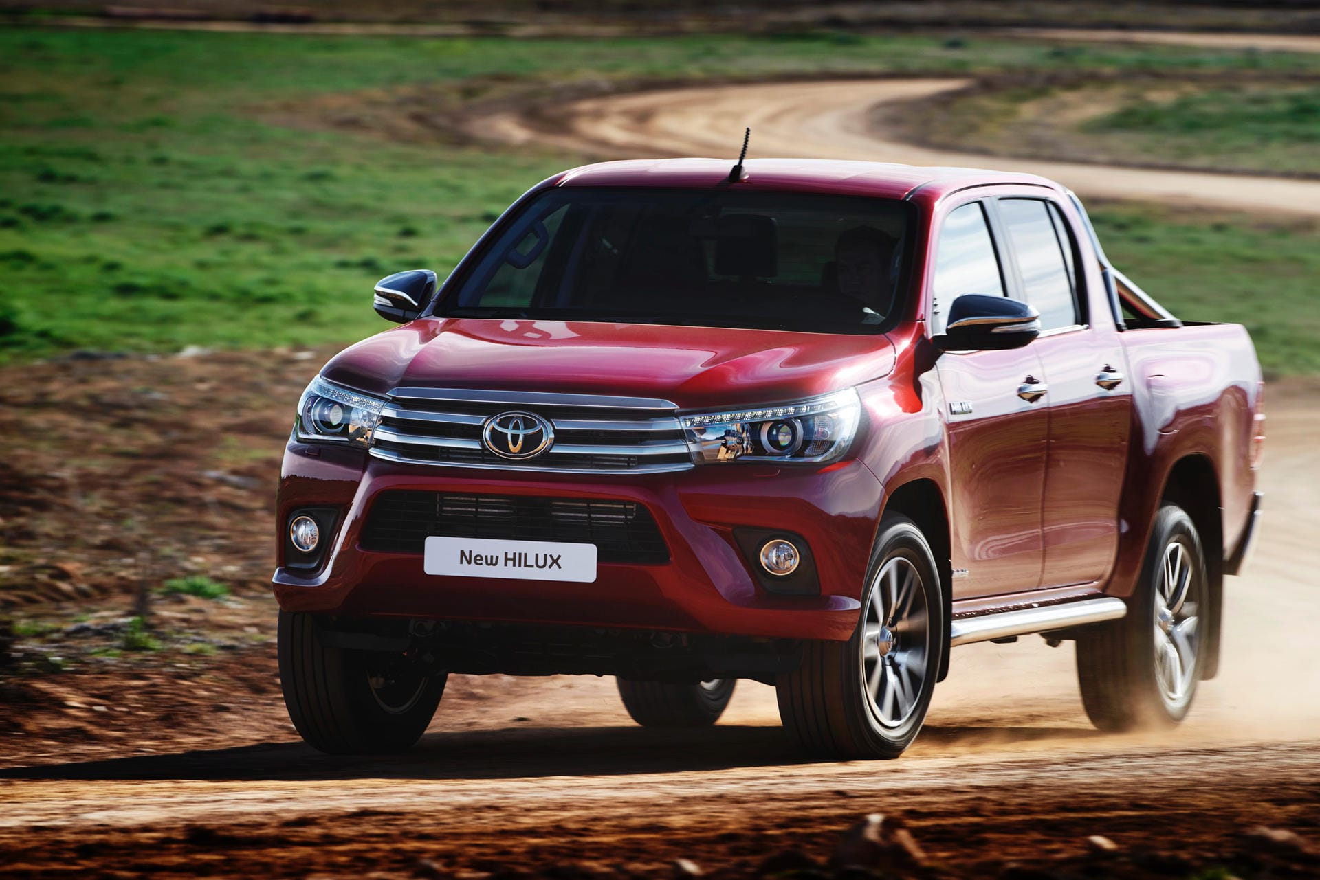 Toyota hat den Pick-up Hilux überarbeitet und verspricht einen effizienteren und stärkeren 2,4-Liter-Dieselmotor.