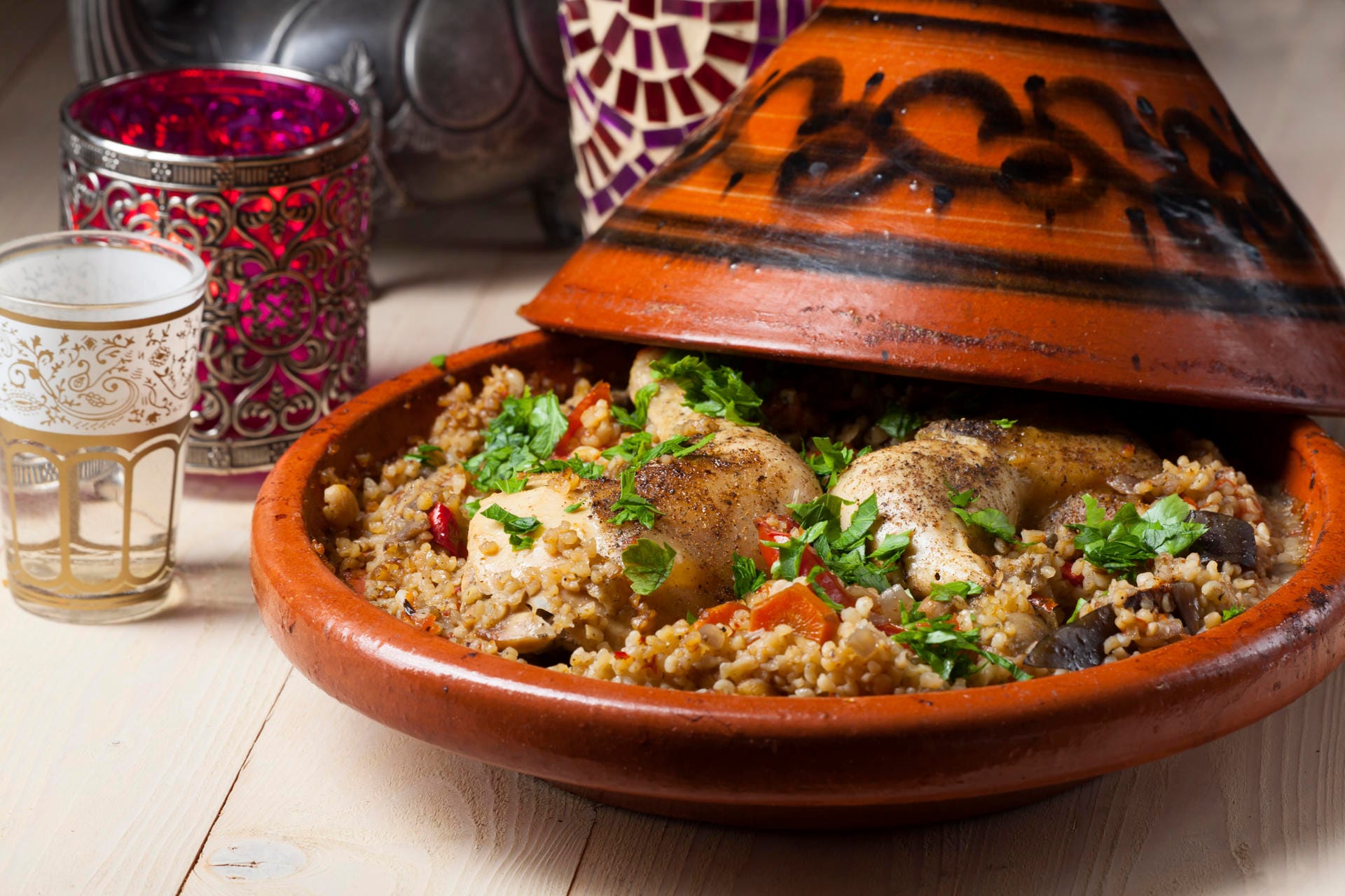 Auch Gerichte aus der Tajine liegen im Trend: Meist mit Couscous stammen diese aus Marokko.