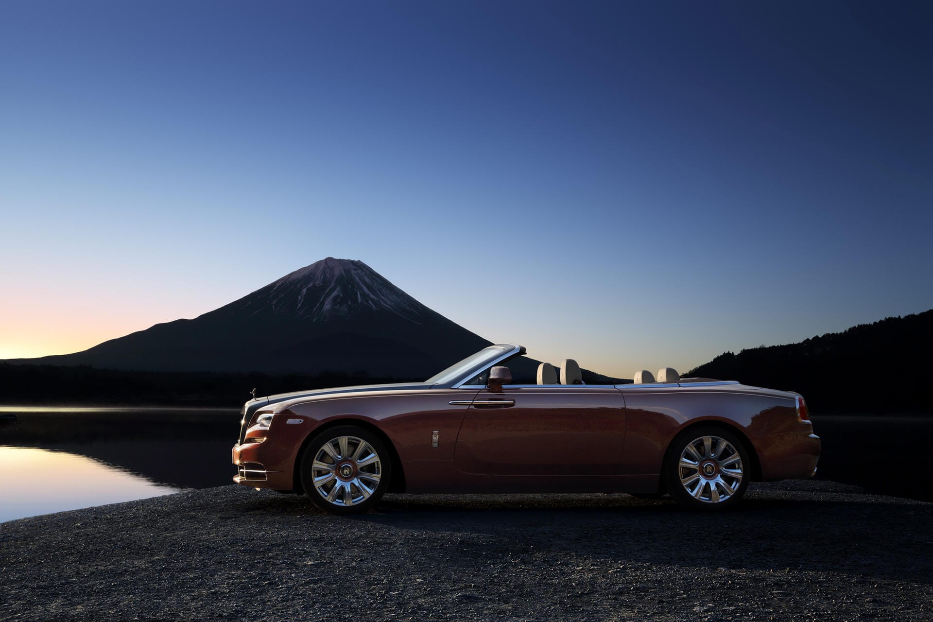 Teurer geht aber fast immer - zum Beispiel mit dem Rolls-Royce Dawn ab 329.630 Euro.