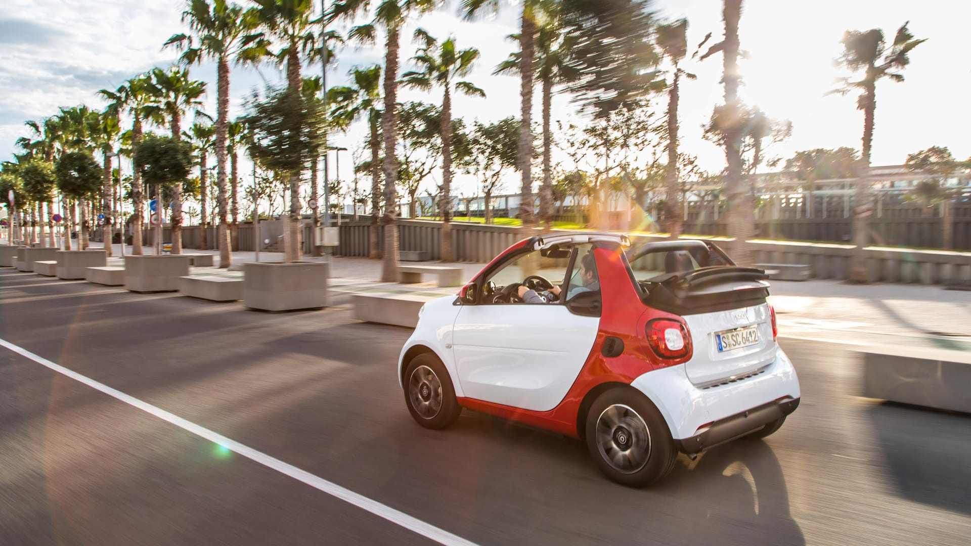 Günstiges Frischluftvergnügen bietet der Smart Fortwo, der schon ab 15.655 Euro zu haben ist.