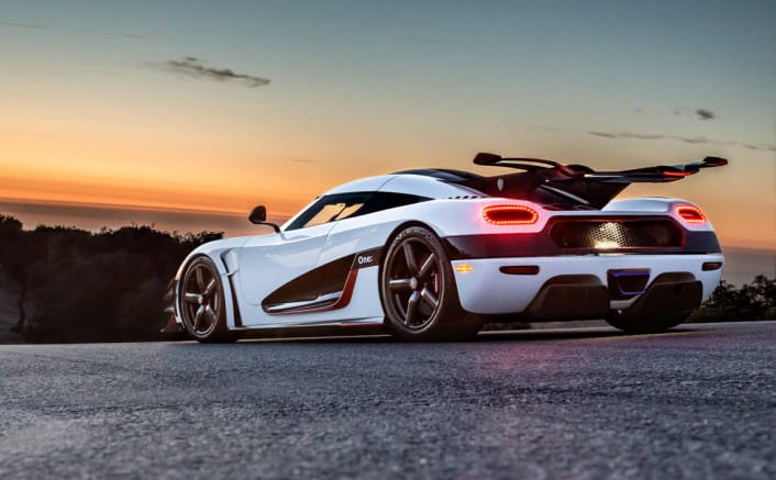 Die Leistung des Koenigsegg One:1 in Zahlen: 5-Liter-V8-Motor mit 1360 PS, die Tachonadel bleibt erst bei 440 km/h stehen.
