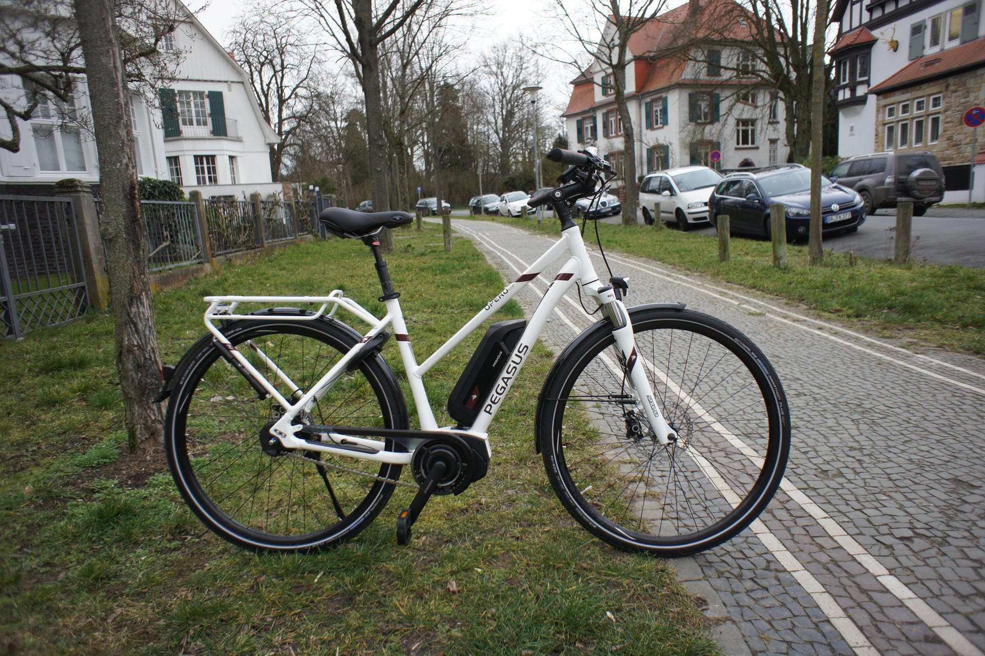 Das E-Bike mit Automatik wird auf ca. 2400 Euro kommen - und natürlich auch in einer Herrenversion bestellbar sein.