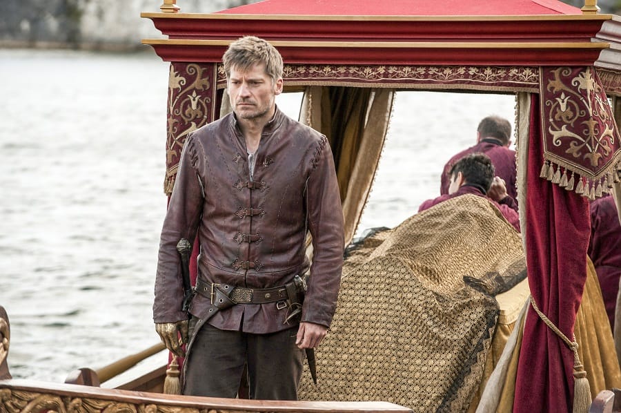Jaime Lannister kehrt zurück nach Königsmund. Seine tote Tochter Myrcella reist mit ihm.