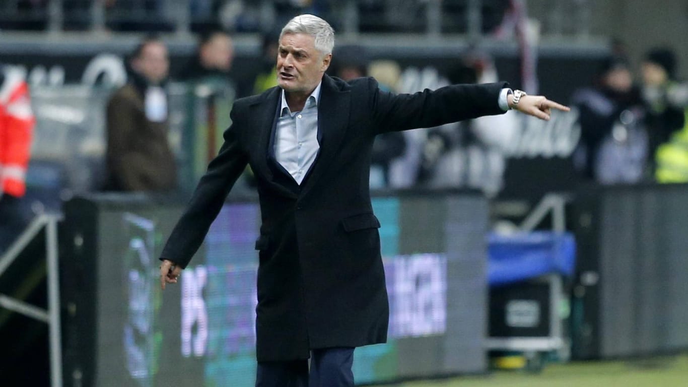 Der Druck auf Trainer Armin Veh von Eintracht Frankfurt wächst.