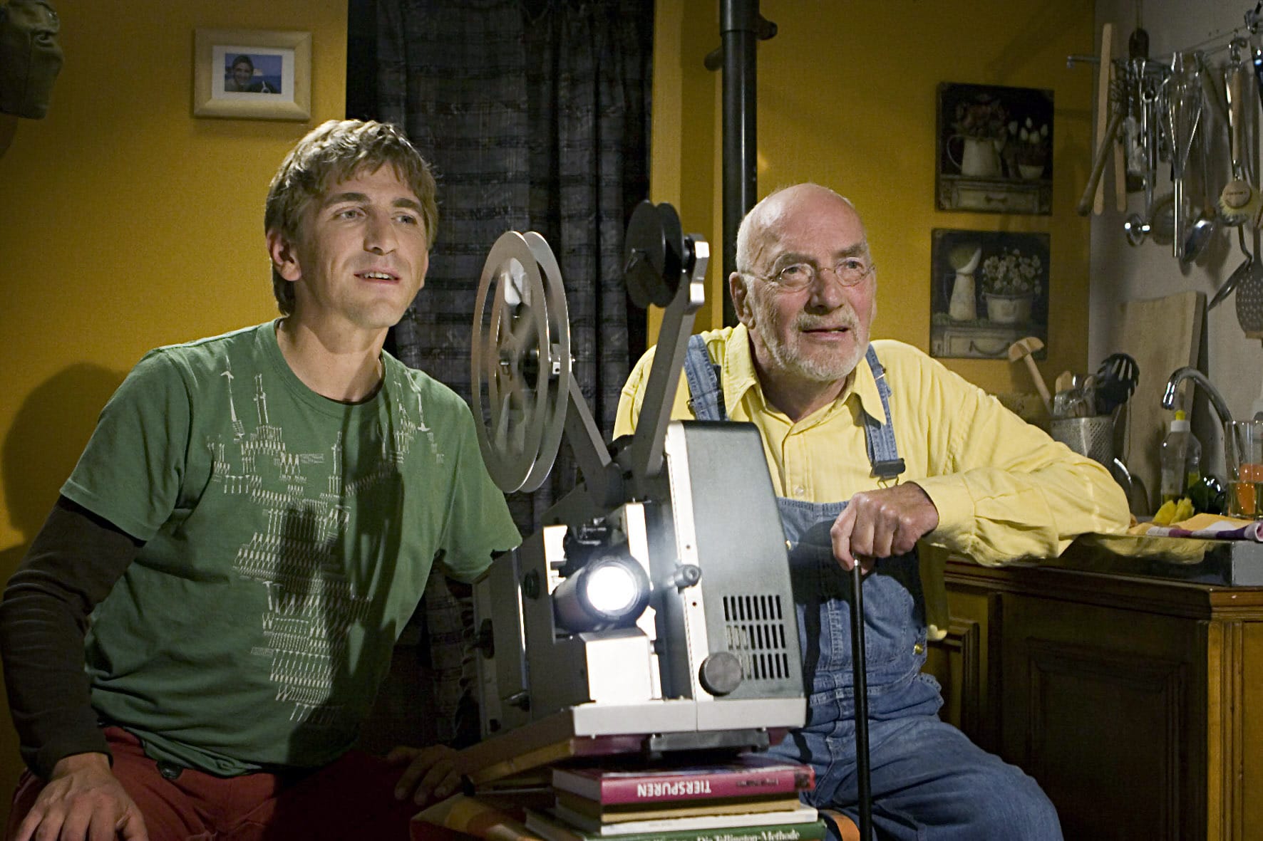 In seinem Bauwagen moderierte Peter Lustig 24 Jahre lang "Löwenzahn". 2006 wurde Guido Hammesfahr (rechts) als "Fritz Fuchs" das neue Gesicht der Kinderserie.