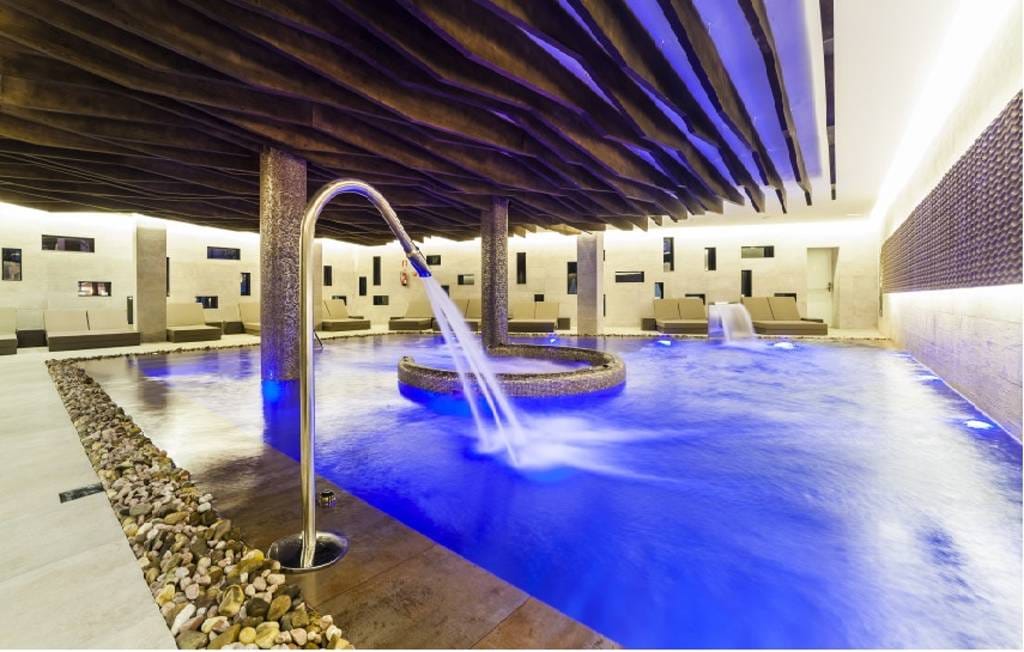 Das "Hotel Serrano Palace" auf Mallorca verwöhnt seine Gäste im Odissey Spa. Entspannung garantiert hier nicht nur eine Unterwasser-Lichttherapie. Auch Saunafans können nicht klagen: Mit dem Türkischen Dampfbad inklusive Aromatherapie steht dem erholsamen Schwitzen nichts im Weg.