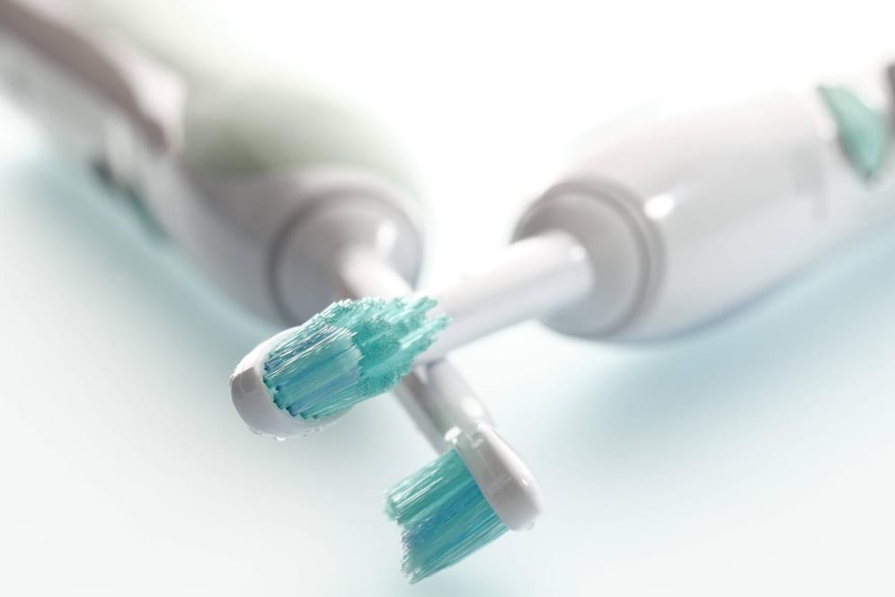 Bei elektrischen Zahnbürsten gibt es Blickfänger mit schlechter Leistung.
