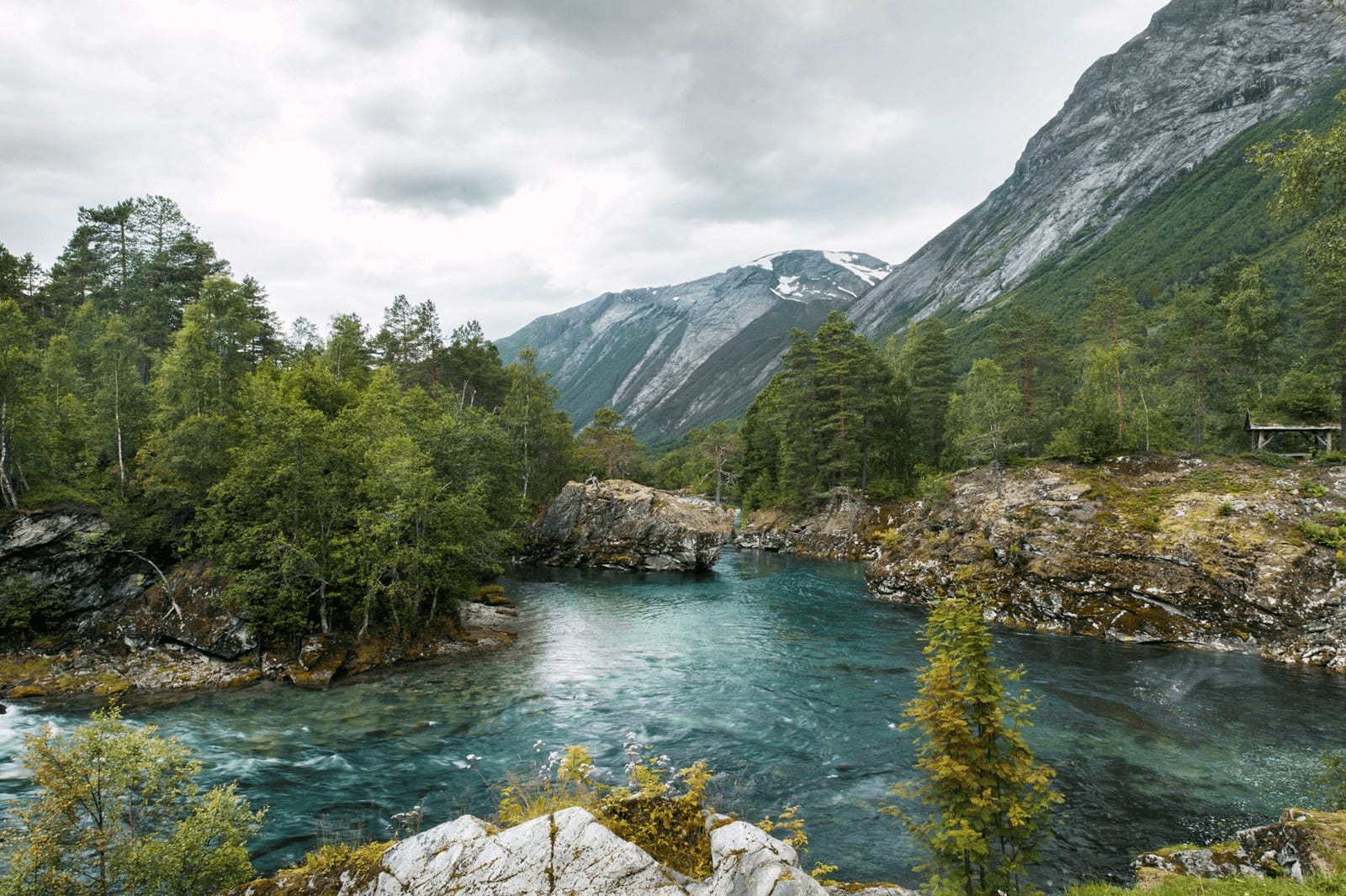 Ex Machina: Die Produzenten stellten eine Alaska-Kulisse nach und fanden das Areal hierfür auf dem Valldal Fjord in Norwegen.