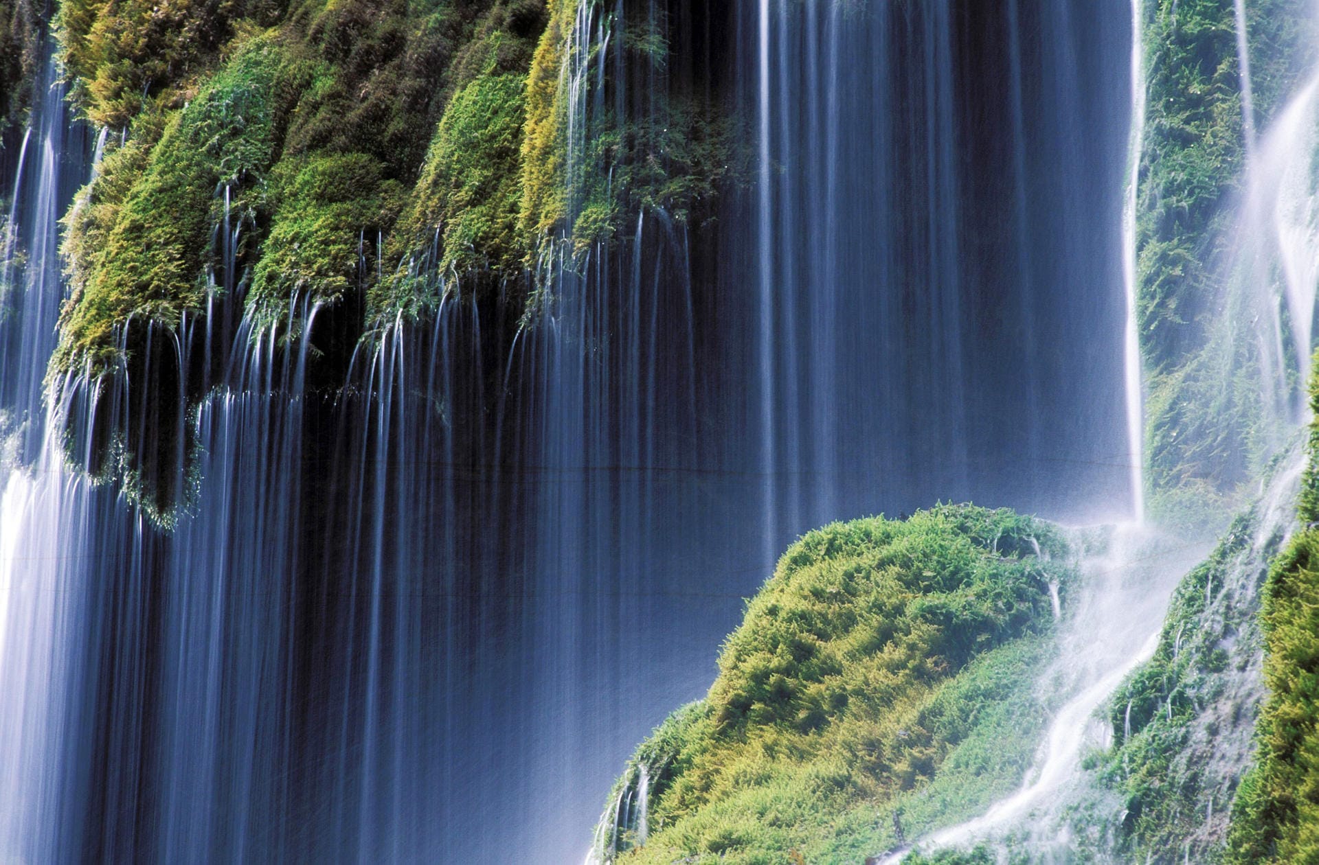 Wasserfälle wie dieser heir sind ein klasse Naturwunder.