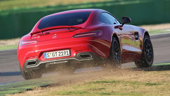 In Hockenheim muss der Mercedes-AMG GT zurückstecken. 1.10,6 Minuten reichen nicht aus, um dem Elfer das Wasser zu reichen. In Hockenheim muss der Mercedes-AMG GT zurückstecken. 1.10,6 Minuten reichen nicht aus, um dem Elfer das Wasser zu reichen.